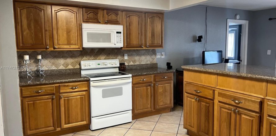 Condo in Coral Springs, Florida, 3 bedrooms  № 2018438