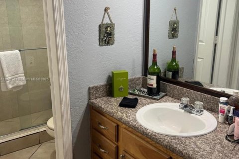 Condo in Coral Springs, Florida, 3 bedrooms  № 2018438 - photo 17