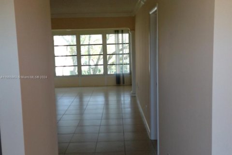 Condominio en venta en Tamarac, Florida, 1 dormitorio, 61.32 m2 № 2016003 - foto 4