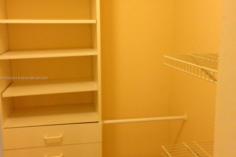 Condominio en venta en Tamarac, Florida, 1 dormitorio, 61.32 m2 № 2016003 - foto 7