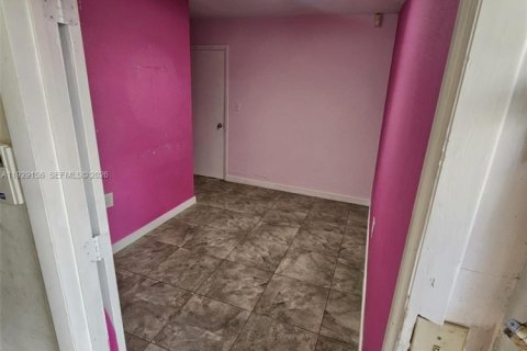 Commercial property in Hialeah, Florida № 1987371 - photo 12