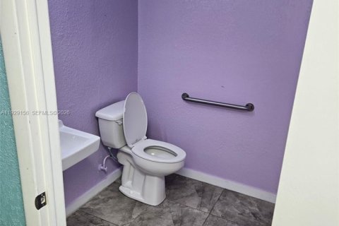 Commercial property in Hialeah, Florida № 1987371 - photo 7