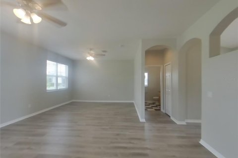 Villa ou maison à louer à Land O' Lakes, Floride: 4 chambres, 245.82 m2 № 1822769 - photo 2