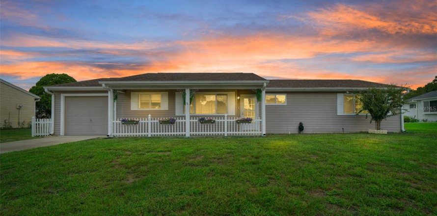 House in Ocala, Florida 2 bedrooms, 131.74 sq.m. № 1374791