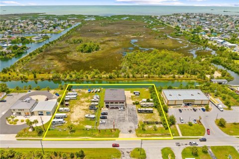 Commercial property in Hernando Beach, Florida 561.13 sq.m. № 1309129 - photo 2