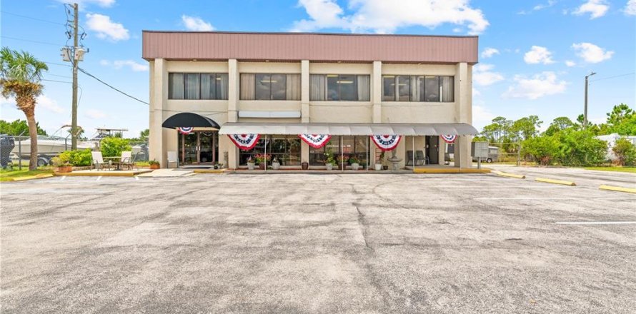 Commercial property in Hernando Beach, Florida 561.13 sq.m. № 1309129