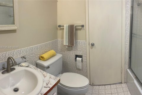 Купить кондоминиум в Халландейл-Бич, Флорида 1 спальня, 62.43м2, № 2005744 - фото 16