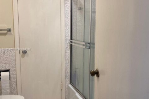 Купить кондоминиум в Халландейл-Бич, Флорида 1 спальня, 62.43м2, № 2005744 - фото 13