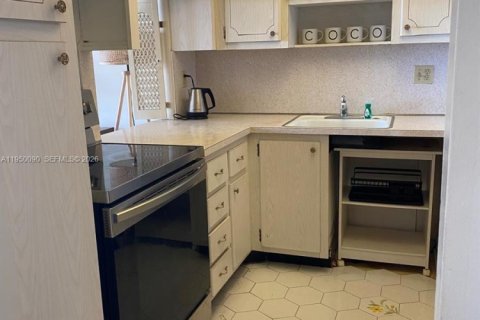 Купить кондоминиум в Халландейл-Бич, Флорида 1 спальня, 62.43м2, № 2005744 - фото 5