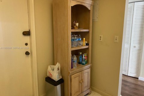 Купить кондоминиум в Халландейл-Бич, Флорида 1 спальня, 62.43м2, № 2005744 - фото 3