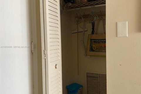 Купить кондоминиум в Халландейл-Бич, Флорида 1 спальня, 62.43м2, № 2005744 - фото 6