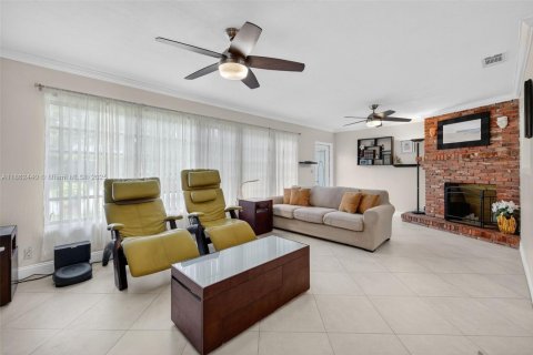 House in Plantation, Florida 3 bedrooms, 153.29 sq.m. № 2013042 - photo 6