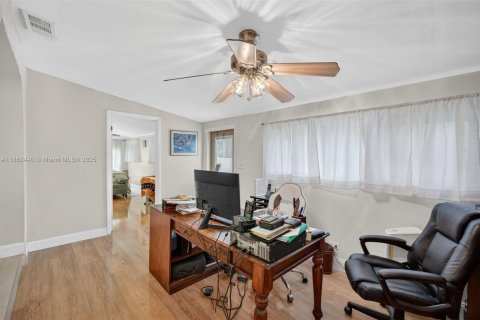 House in Plantation, Florida 3 bedrooms, 153.29 sq.m. № 2013042 - photo 28