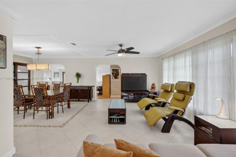 House in Plantation, Florida 3 bedrooms, 153.29 sq.m. № 2013042 - photo 9