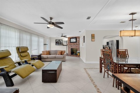 House in Plantation, Florida 3 bedrooms, 153.29 sq.m. № 2013042 - photo 14