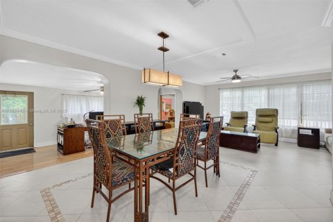 House in Plantation, Florida 3 bedrooms, 153.29 sq.m. № 2013042 - photo 5