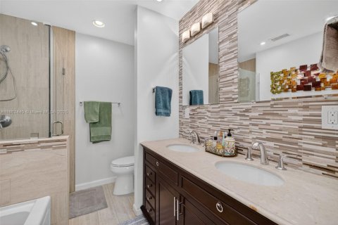 House in Plantation, Florida 3 bedrooms, 153.29 sq.m. № 2013042 - photo 25