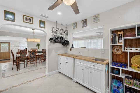 House in Plantation, Florida 3 bedrooms, 153.29 sq.m. № 2013042 - photo 16