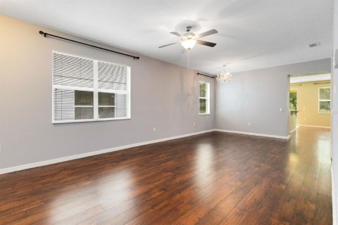 Villa ou maison à louer à Orlando, Floride: 4 chambres, 183.3 m2 № 2415601 - photo 4