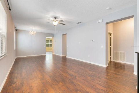 Villa ou maison à louer à Orlando, Floride: 4 chambres, 183.3 m2 № 2415601 - photo 3