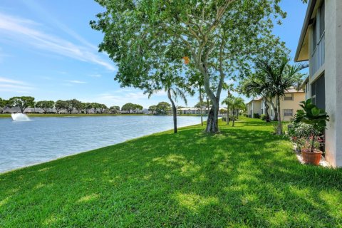 Condo in Margate, Florida, 2 bedrooms  № 1210544 - photo 1