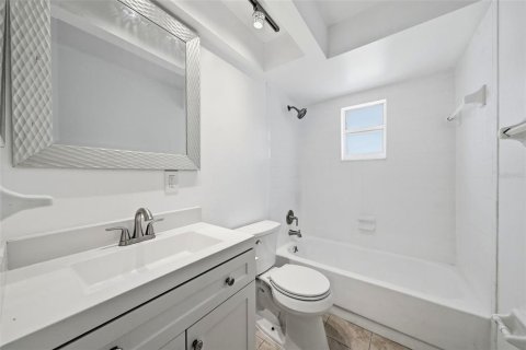 Apartment in Saint Petersburg, Florida 2 bedrooms, 78.97 sq.m. № 2131298 - photo 1