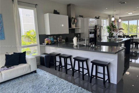 Villa ou maison à louer à Doral, Floride: 4 chambres, 249.26 m2 № 2073891 - photo 2
