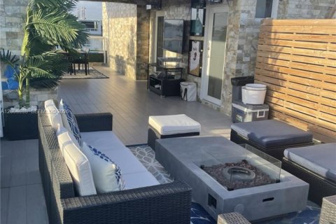 Villa ou maison à louer à Doral, Floride: 4 chambres, 249.26 m2 № 2073891 - photo 18