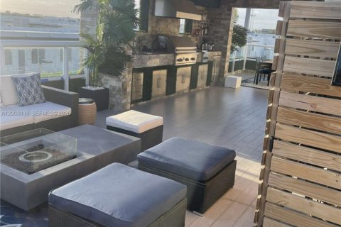 Villa ou maison à louer à Doral, Floride: 4 chambres, 249.26 m2 № 2073891 - photo 16