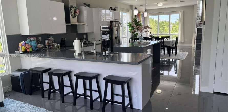 Villa ou maison à LANDMARK à Doral, Floride 4 chambres, 249.26 m2 № 2073891