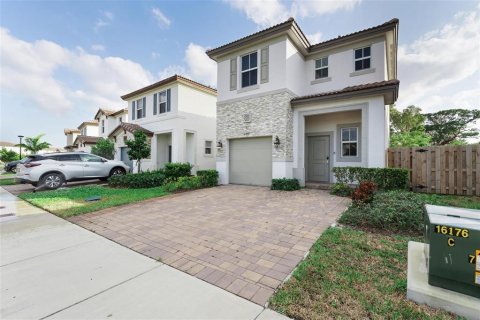 Casa en venta en Miami, Florida, 3 dormitorios, 170.94 m2 № 2175380 - foto 3
