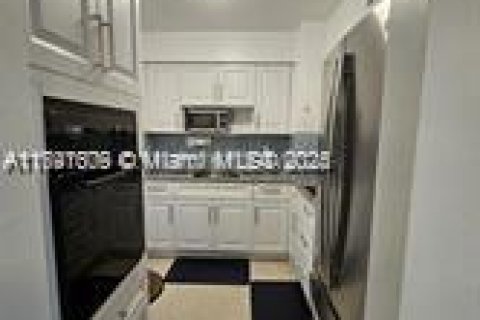 House in Lauderdale-by-the-Sea, Florida 1 bedroom, 78.97 sq.m. № 2035149 - photo 8