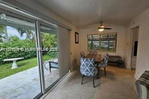 House in Lauderdale-by-the-Sea, Florida 1 bedroom, 78.97 sq.m. № 2035149 - photo 20