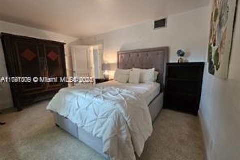 House in Lauderdale-by-the-Sea, Florida 1 bedroom, 78.97 sq.m. № 2035149 - photo 18