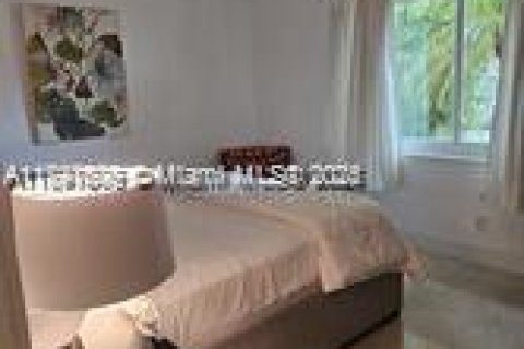 House in Lauderdale-by-the-Sea, Florida 1 bedroom, 78.97 sq.m. № 2035149 - photo 10