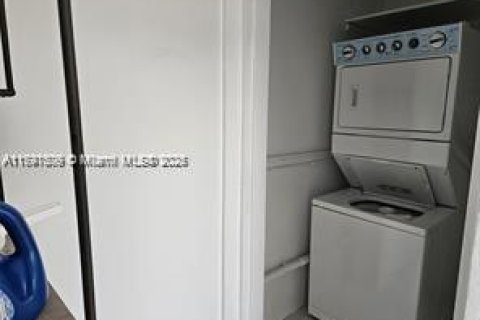 House in Lauderdale-by-the-Sea, Florida 1 bedroom, 78.97 sq.m. № 2035149 - photo 22