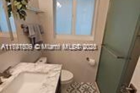 House in Lauderdale-by-the-Sea, Florida 1 bedroom, 78.97 sq.m. № 2035149 - photo 16
