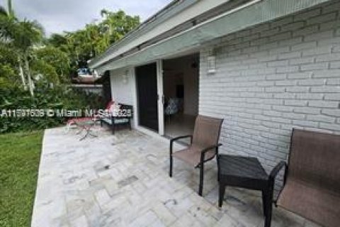 House in Lauderdale-by-the-Sea, Florida 1 bedroom, 78.97 sq.m. № 2035149 - photo 21