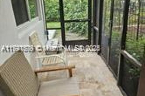 House in Lauderdale-by-the-Sea, Florida 1 bedroom, 78.97 sq.m. № 2035149 - photo 25