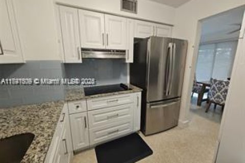 House in Lauderdale-by-the-Sea, Florida 1 bedroom, 78.97 sq.m. № 2035149 - photo 7