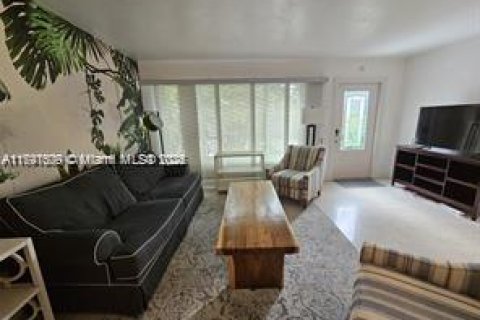 House in Lauderdale-by-the-Sea, Florida 1 bedroom, 78.97 sq.m. № 2035149 - photo 14