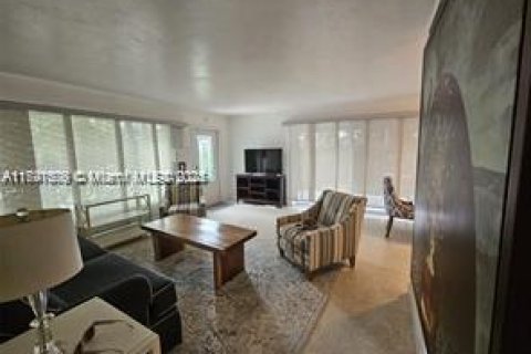 House in Lauderdale-by-the-Sea, Florida 1 bedroom, 78.97 sq.m. № 2035149 - photo 15