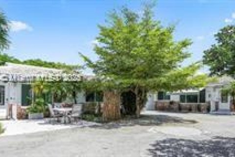 House in Lauderdale-by-the-Sea, Florida 1 bedroom, 78.97 sq.m. № 2035149 - photo 2