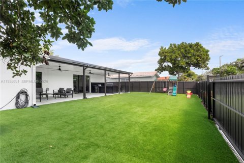 Villa ou maison à vendre à Hollywood, Floride: 4 chambres, 212.28 m2 № 1997164 - photo 27