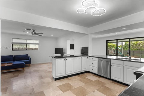 Villa ou maison à vendre à Hollywood, Floride: 4 chambres, 212.28 m2 № 1997164 - photo 13