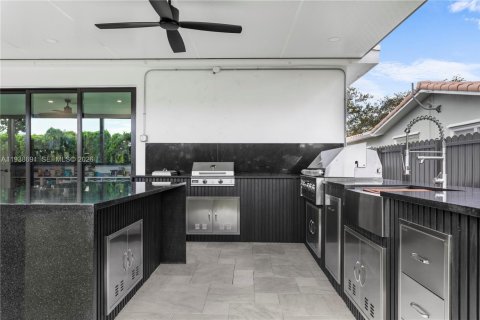 Villa ou maison à vendre à Hollywood, Floride: 4 chambres, 212.28 m2 № 1997164 - photo 17