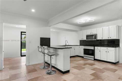 Villa ou maison à vendre à Hollywood, Floride: 4 chambres, 212.28 m2 № 1997164 - photo 10