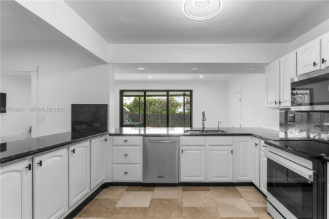 Villa ou maison à vendre à Hollywood, Floride: 4 chambres, 212.28 m2 № 1997164 - photo 11