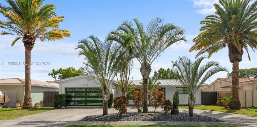 Villa ou maison à Hollywood, Floride 4 chambres, 212.28 m2 № 1997164