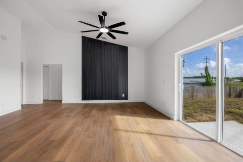 House in Sanford, Florida 4 bedrooms, 153.01 sq.m. № 2096797 - photo 8